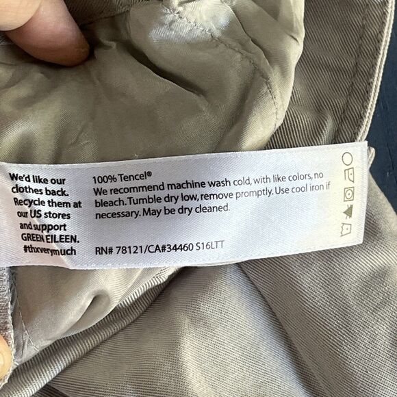 EILEEN FISHER Pants Size Medium Capris Cuff Crop Lightweight Zip Beige Cream - Picture 7 of 8